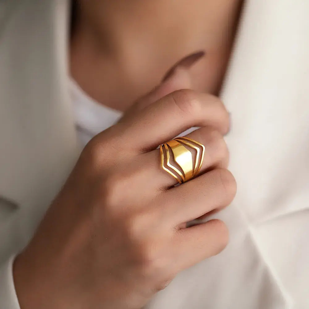 Elegant gold statement ring 