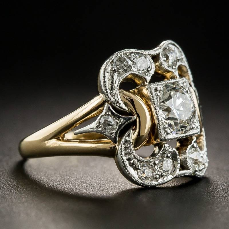 Antique gold ring decorated with zircon 