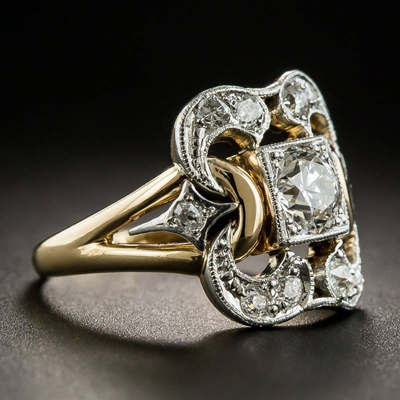 Antique gold ring decorated with zircon 