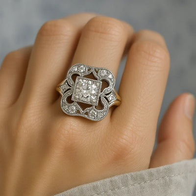 Antique gold ring decorated with zircon 