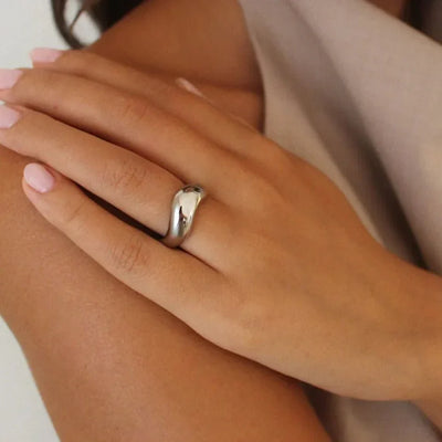 خاتم لانا الذهبي غير المحدد