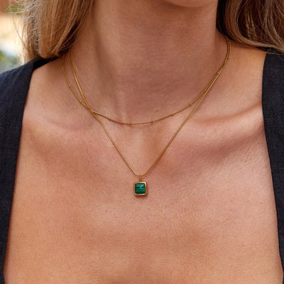 قلادة نيا شيك الذهبية