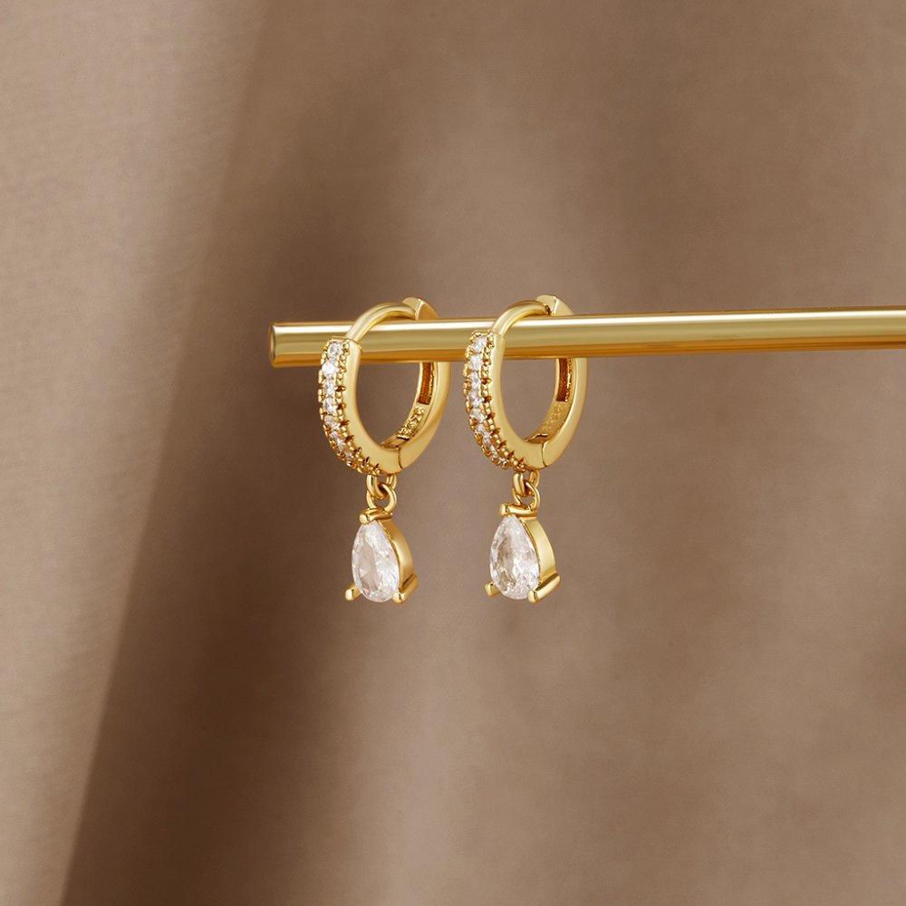 Distinctive gold crystal earrings