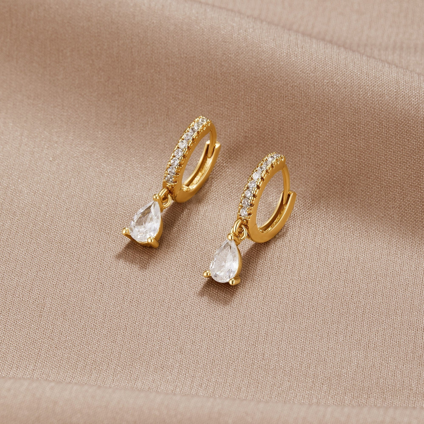 Distinctive gold crystal earrings