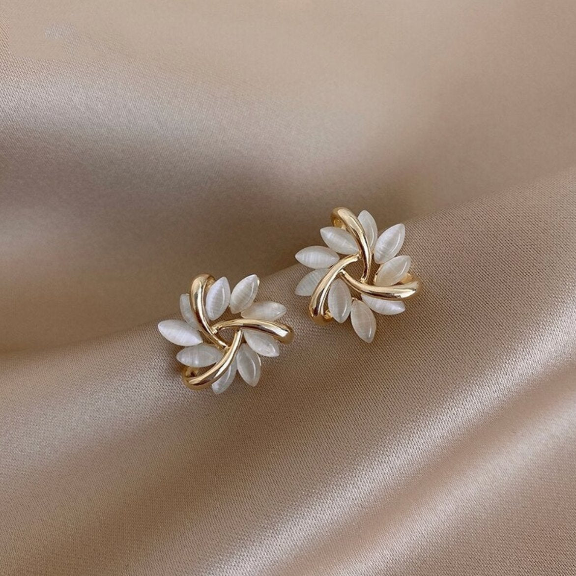 Julia Petal and Ring Bundle